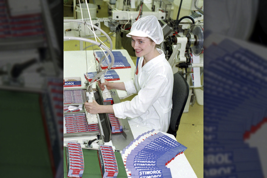 1996 год, Новгород. Фабрика по производству упаковки для жевательной резинки Stimorol в цехах АО «Спектр».
