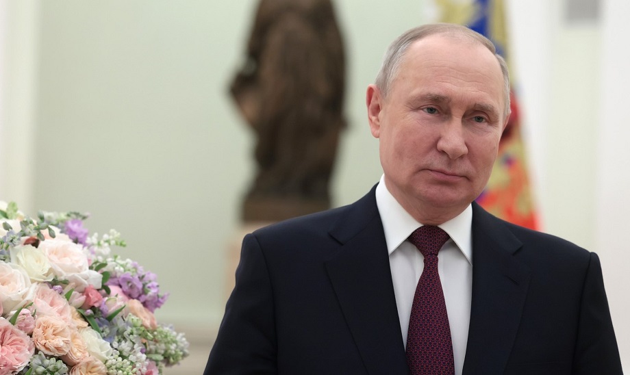 Президент России поздравил женщин с 8 Марта.