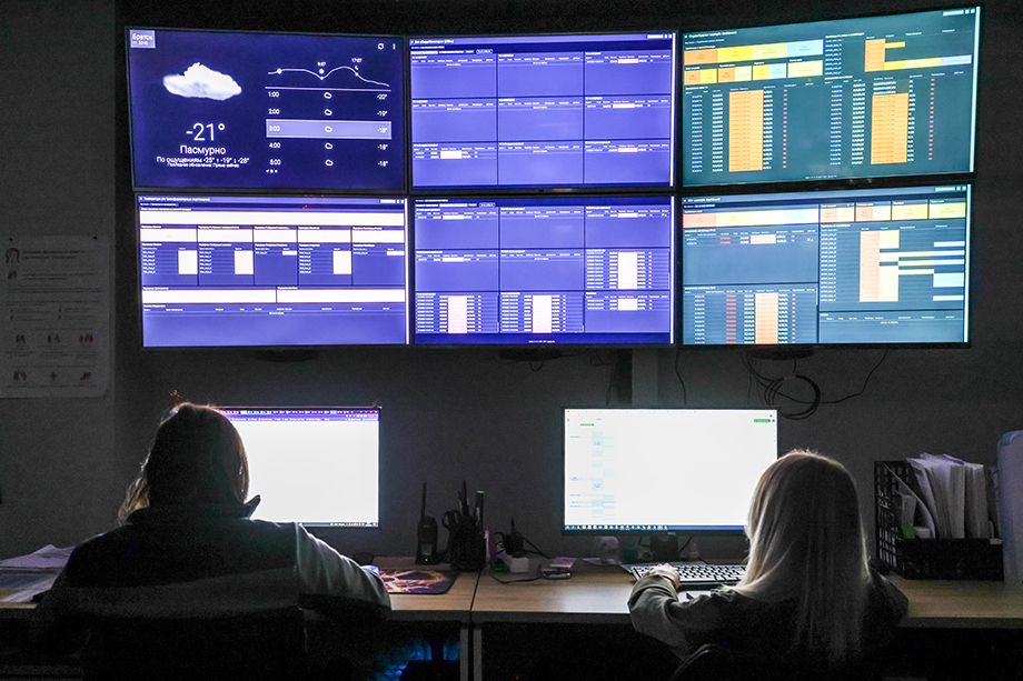 Мониторинг оборудования в дата-центре одного из крупнейших российских провайдеров майнинга в Братске.