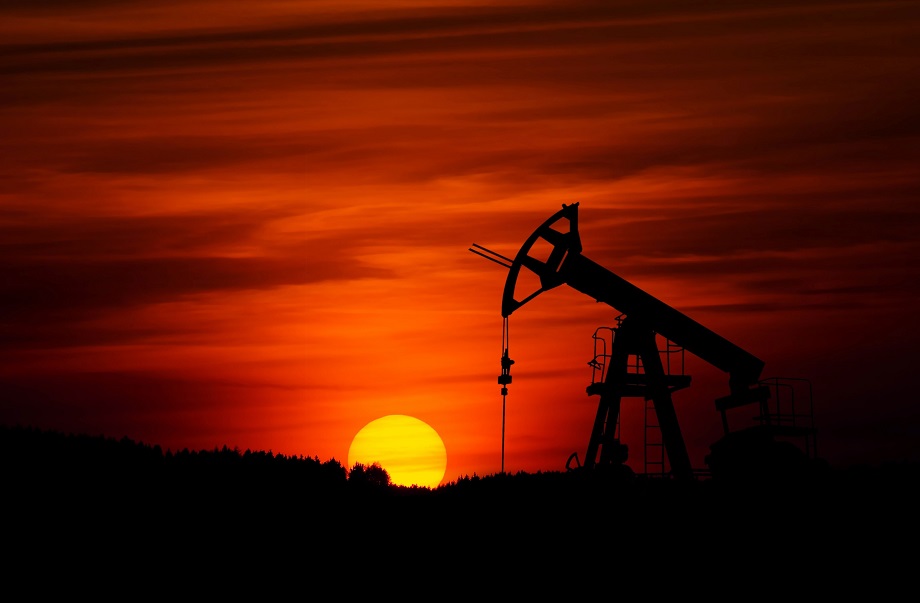 Организация стран – экспортёров нефти ОПЕК+ сделала неожиданное для рынка заявление о сокращении добычи на миллион баррелей