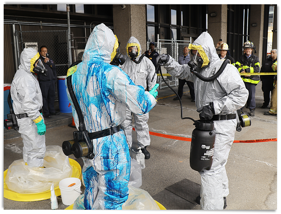 Октябрь 2014 года. Инструктаж по борьбе с лихорадкой Эбола для фронтовых врачей прошёл в Нью-Йорке.