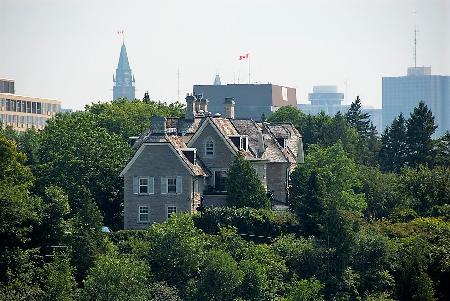 Официальная резиденция премьер-министра Канады в Оттаве на 24 Sussex Drive