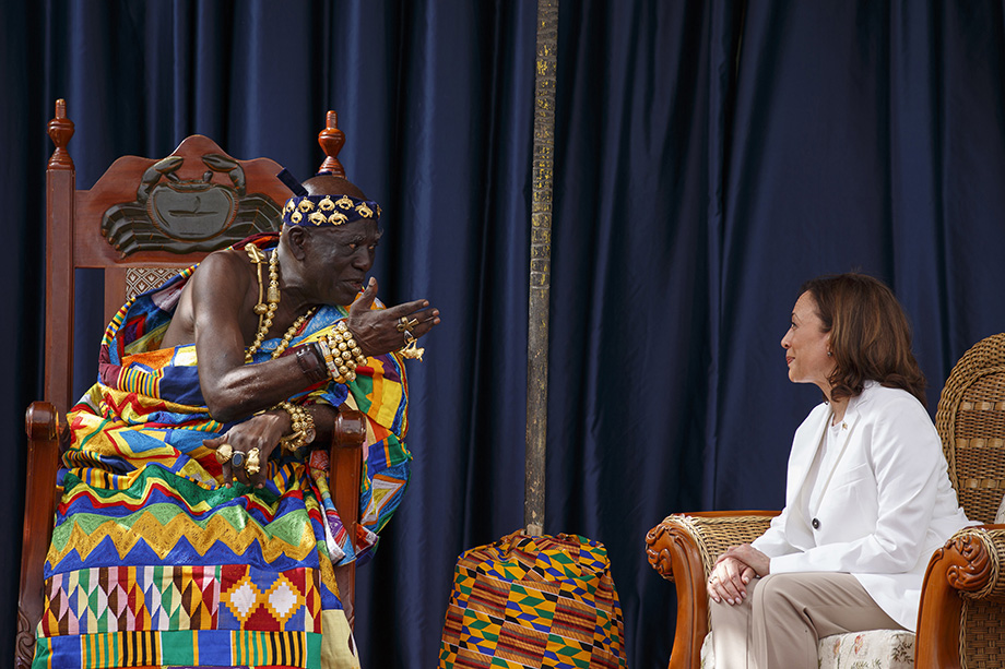 Камала Харрис во время визита в Гану.