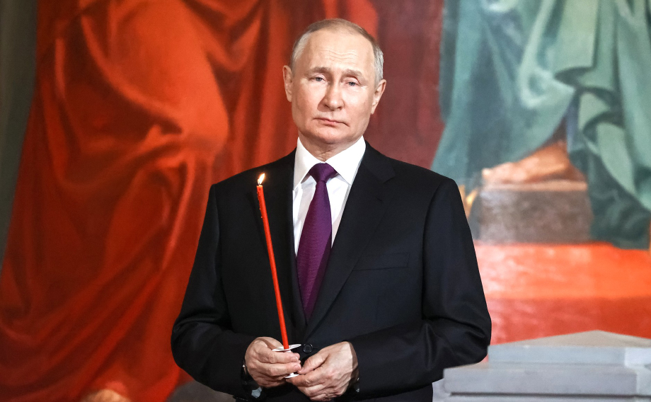 Президент России Владимир Путин во время пасхальной службы в Храме Христа Спасителя
