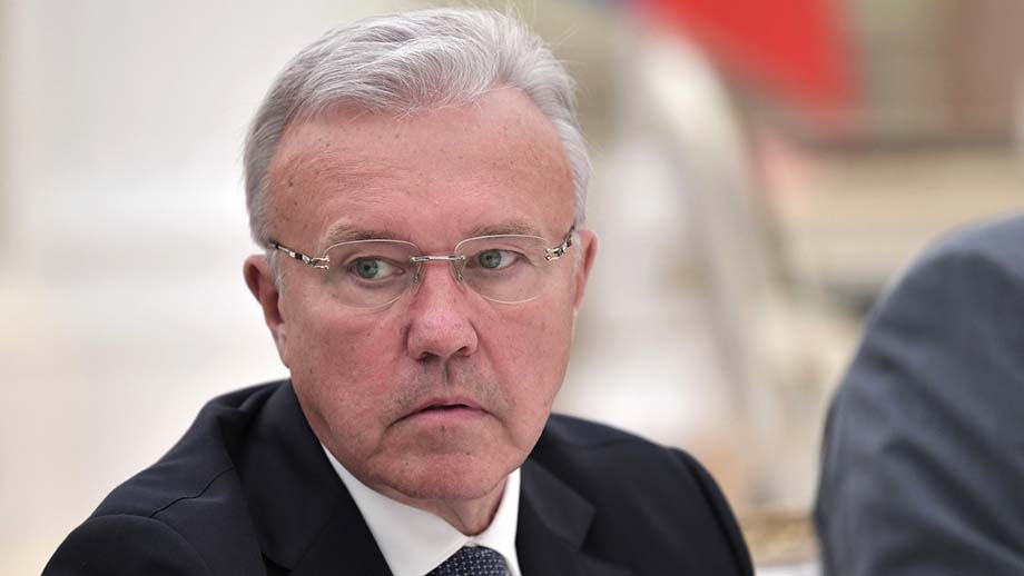 Источники РБК сообщают, что губернатор Красноярского края Александр Усс уже написал заявление о сложении с себя полномочий.