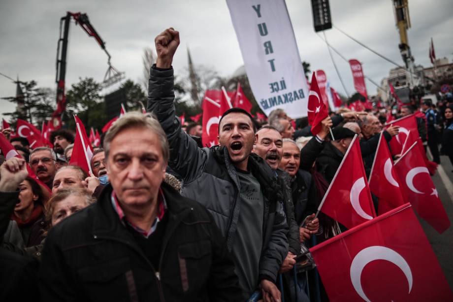 Турецкая оппозиция критикует политику Эрдогана по нескольким вопросам.