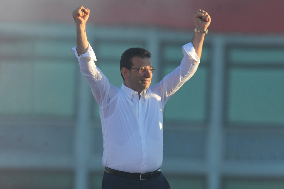 Экрем Имамоглу победил на выборах главы Стамбула.