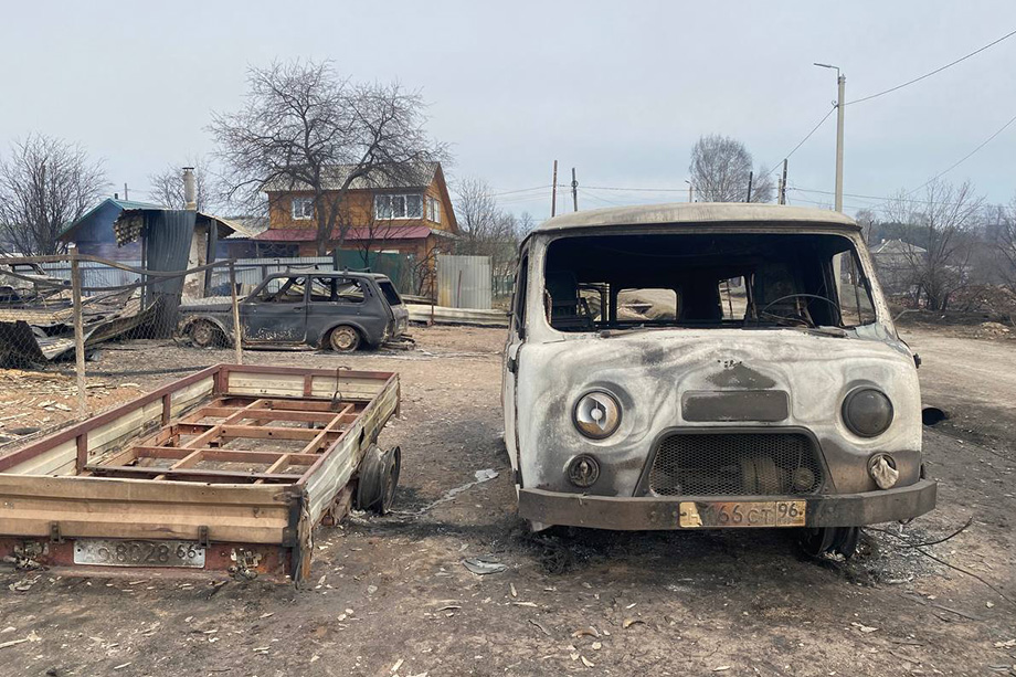 У жителей Сосьвы сгорели не только дома, но и автомобили.