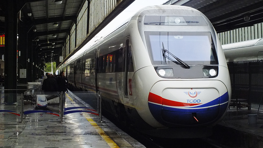 На высокоскоростном поезде из Стамбула в Анталию можно будет добраться за 4 часа 45 минут.