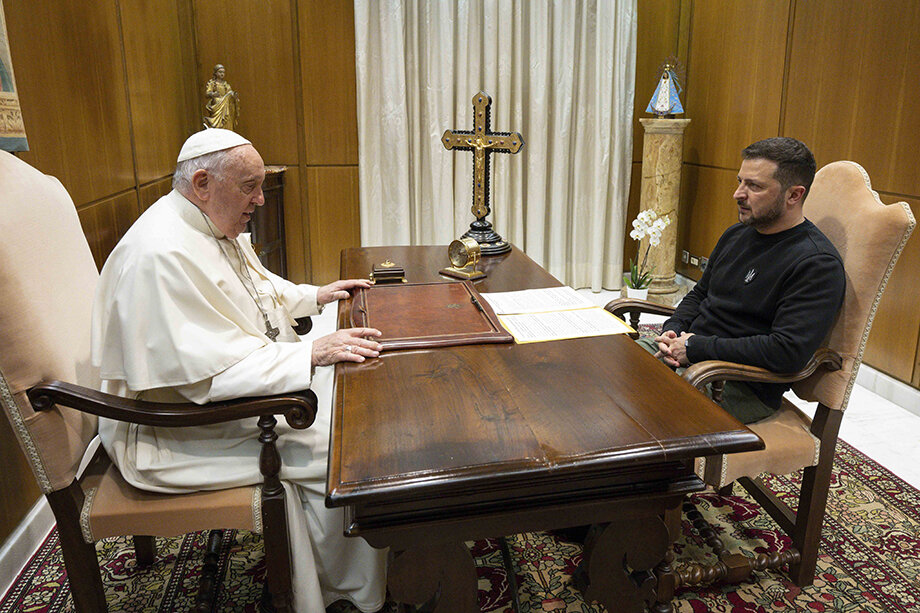 Папа римский Франциск и президент Украины Владимир Зеленский во время встречи.