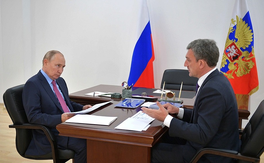 Сентябрь 2021 года. Президент России Владимир Путин и губернатор Амурской области Василий Орлов