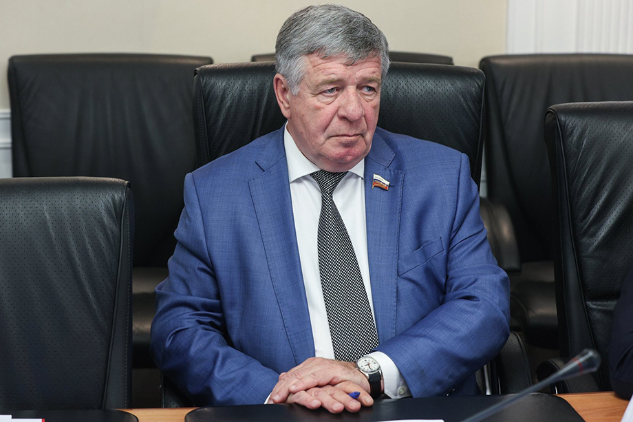 24 мая Совет Федерации досрочно прекратил полномочия красноярского сенатора Валерия Семёнова.