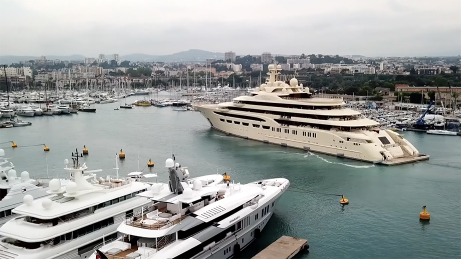 Яхта Dilbar