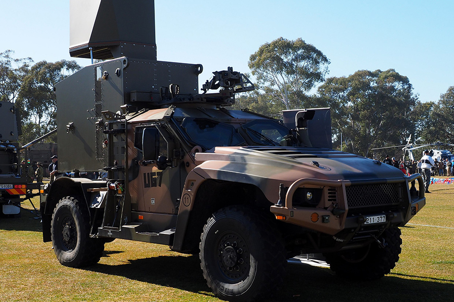 Австралийские власти сообщили о намерении передать Украине полноприводные бронеавтомобили Hawkei.
