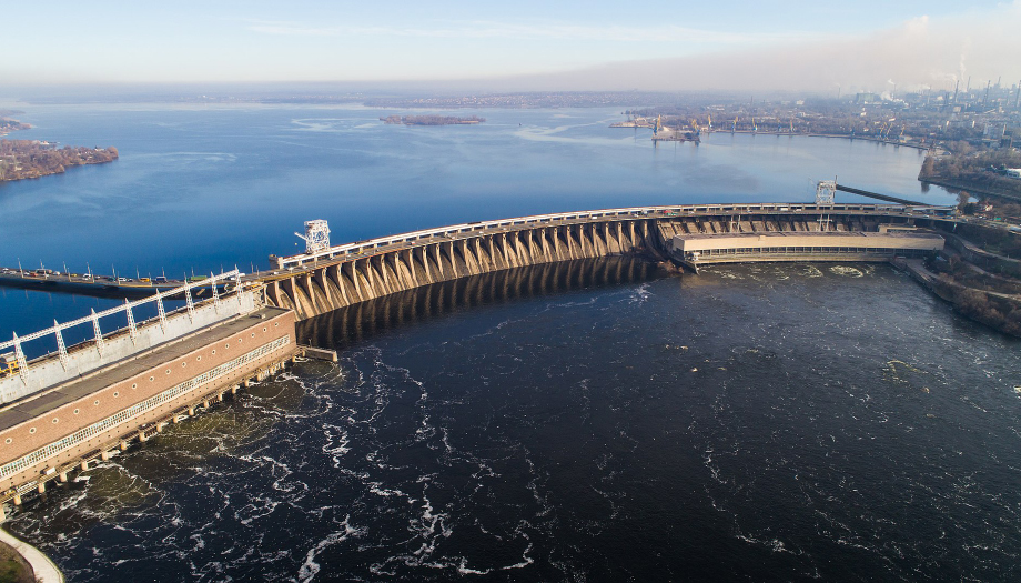 Вид на Днепровскую ГЭС.