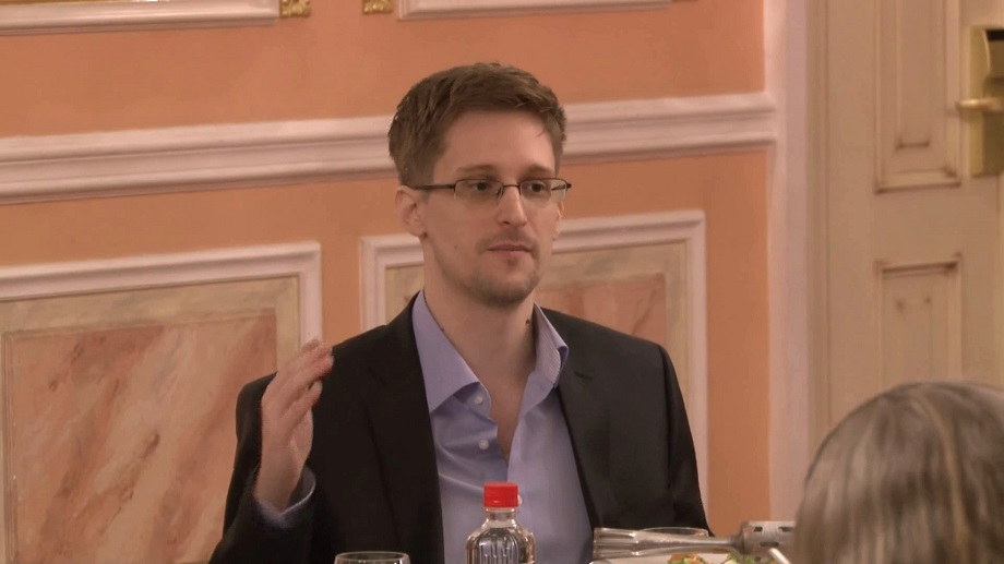 2013 год. Сноуден во время пресс-конференции в Москве.
