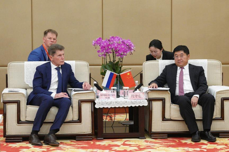 Губернатор Приморья в эти дни работает в Китае вместе с делегацией от региона.