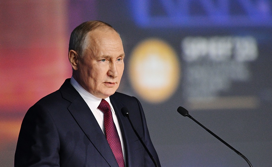 Владимир Путин выступает на пленарном заседании Петербургского международного экономического форума.
