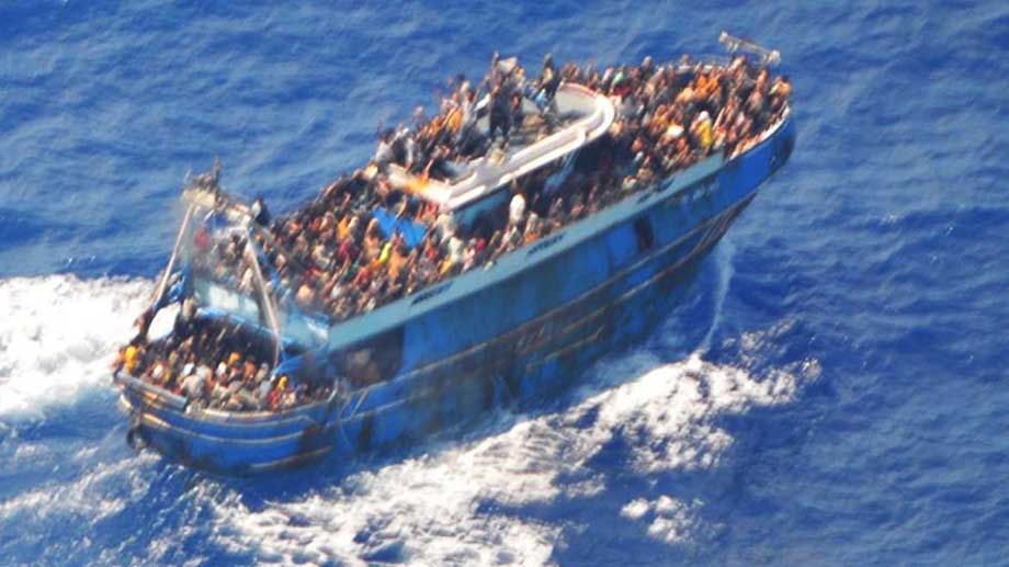 Крушение катера с мигрантами у берегов Греции стало «самой страшной трагедией в истории» в Средиземном море.