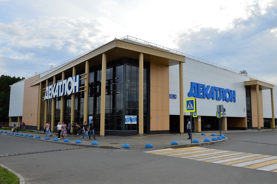 Магазины спортивных товаров Decathlon вновь откроются в России в октябре 2023 года.