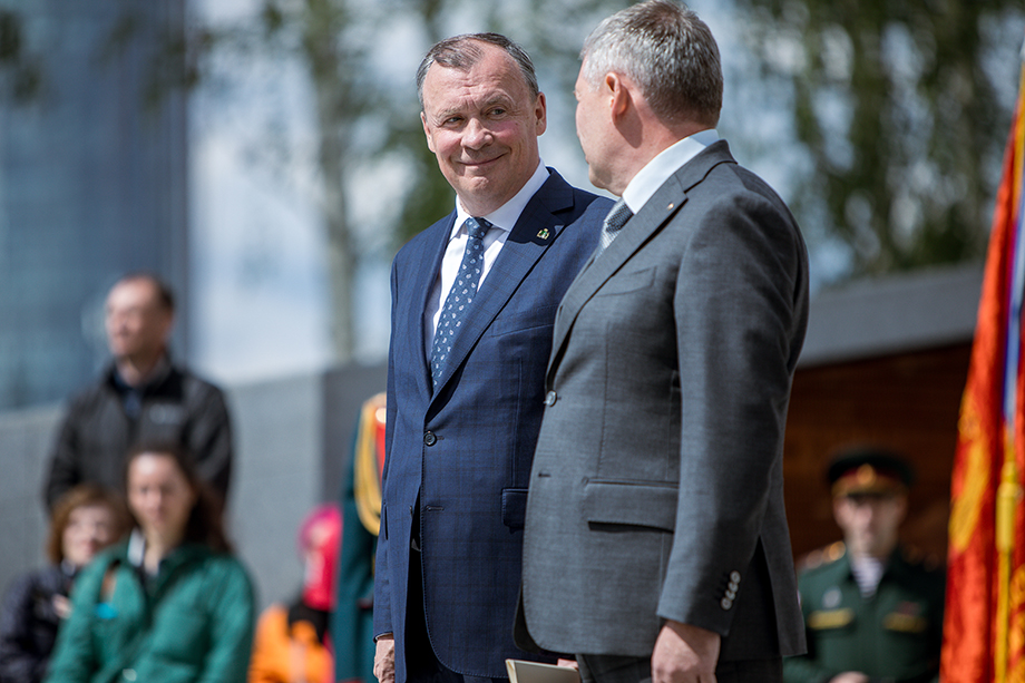 Мэр Екатеринбурга Алексей Орлов во время торжественной церемонии открытия стелы.
