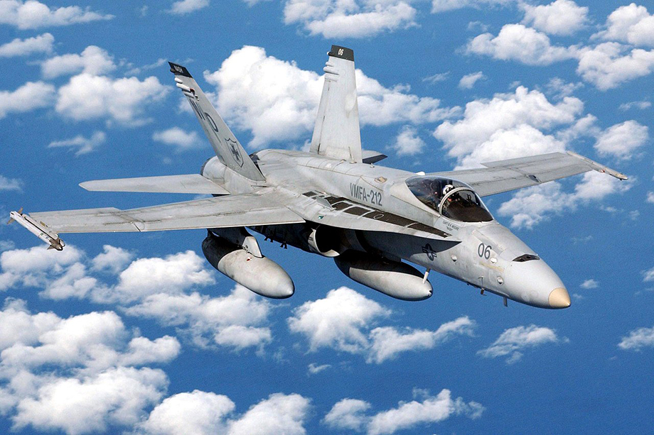 В составе финских ВВС находятся американские палубные истребители F/A-18 Hornet.