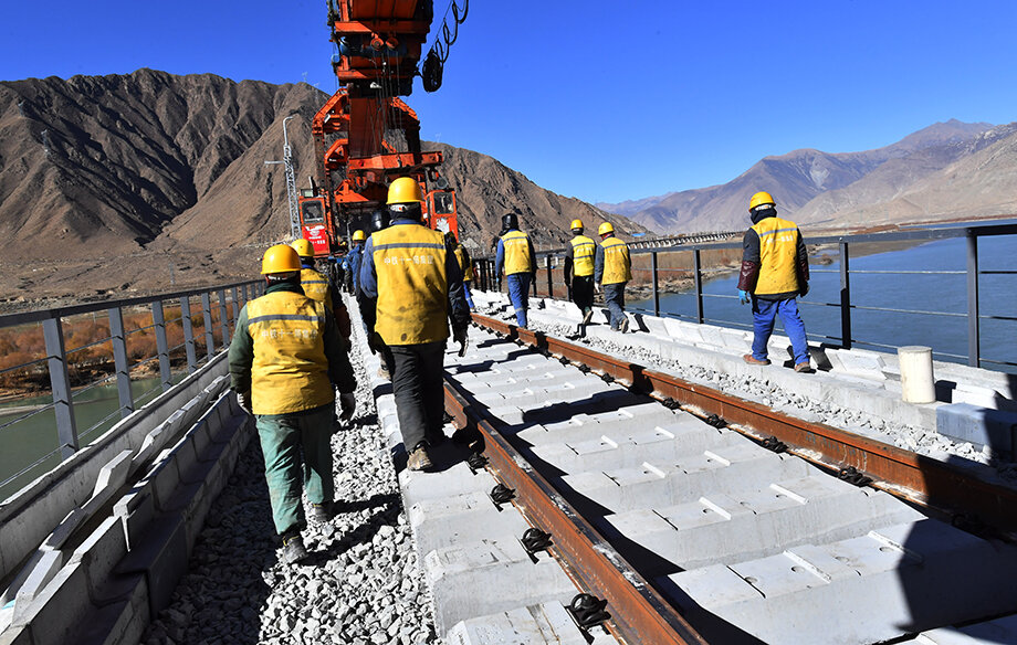 Строительство железной дороги в Китае.