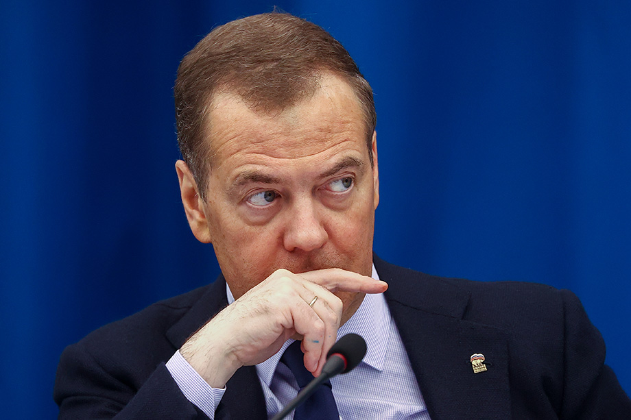 Дмитрий Медведев одним из первых показал слабость российского руководства.