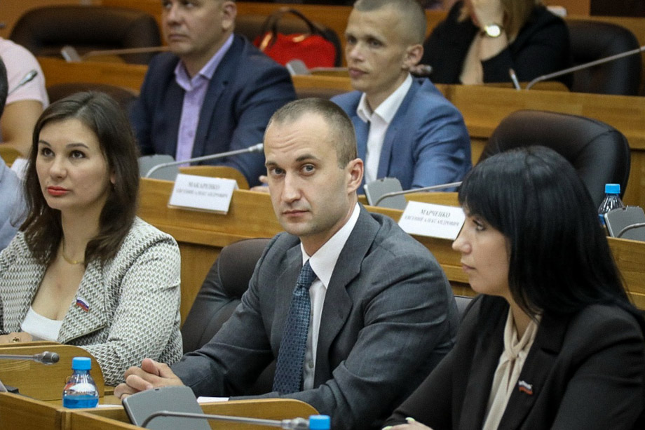 Дмитрий Назарец, по информации «Октагон.Восток», уже больше года скрывается за границей.