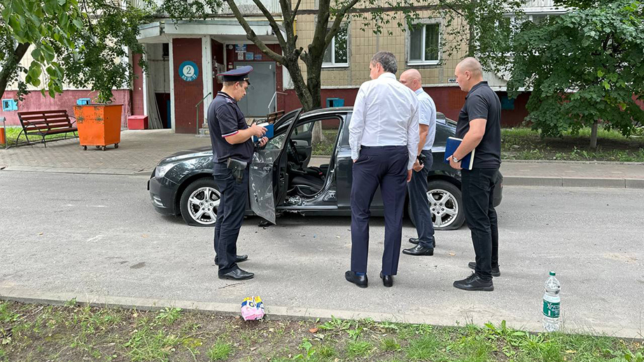 В жилом районе Белгорода в машине произошёл взрыв.