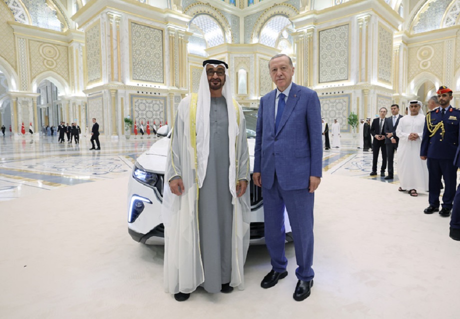 Эрдоган подарил президенту ОАЭ первый отечественный электромобиль Togg.