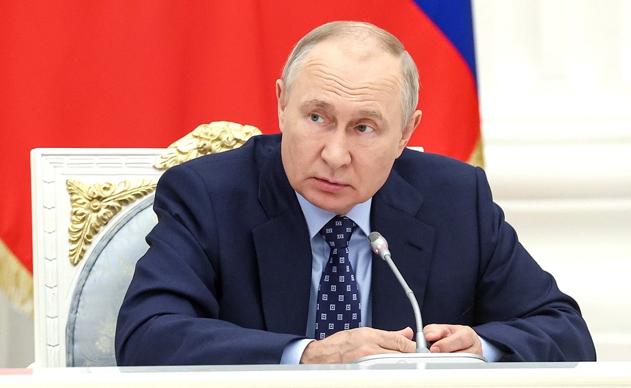 Президент России Владимир Путин на заседании президиума Госсовета по вопросам развития транспорта.