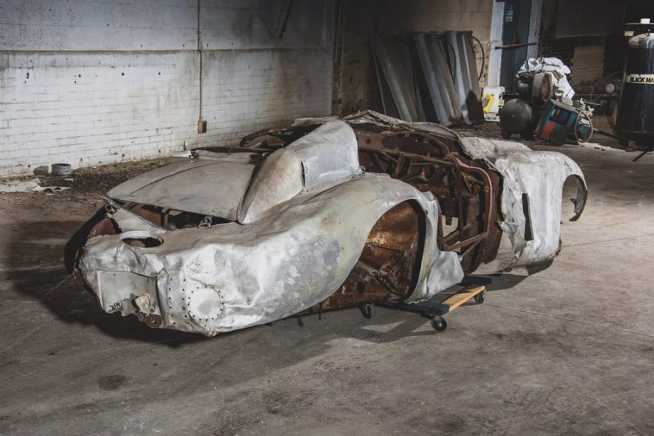 Сгоревший Ferrari Mondial Spider Series I 1954 года продали на аукционе почти за 2 миллиона долларов.