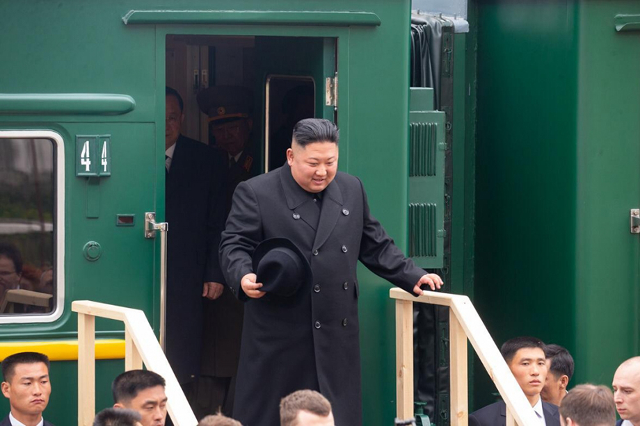 Ким Чен Ын боится летать, поэтому предпочитает передвигаться на поезде.