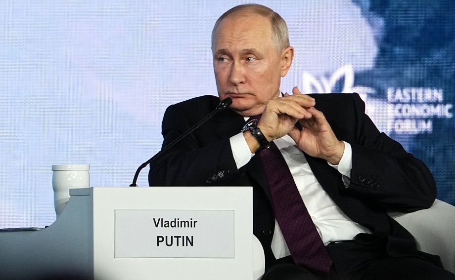 Президент России Владимир Путин на пленарном заседании ВЭФ