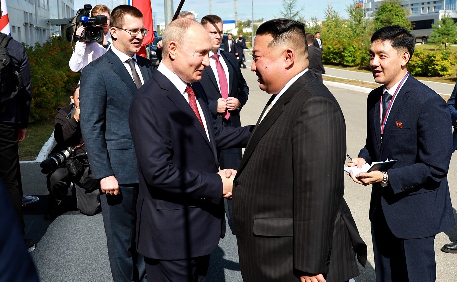 Президент России Владимир Путин и председатель КНДР Ким Чен Ын