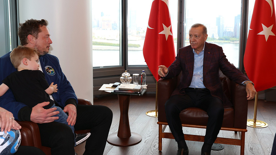 Илон Маск с сыном и президент Турции Реджеп Тайип Эрдоган