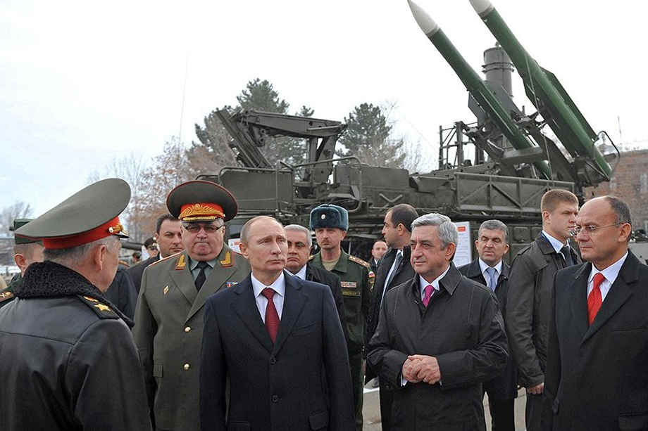 2 декабря 2013 года в ходе государственного визита в Армению Владимир Путин посетил российскую военную базу в Гюмри.