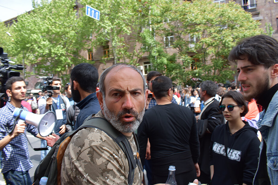 2018 год. Ереван. Никол Пашинян во время «Бархатной революции» в Армении. После этих протестов, который он сам и организовал, Пашинян стал премьер-министром Армении.