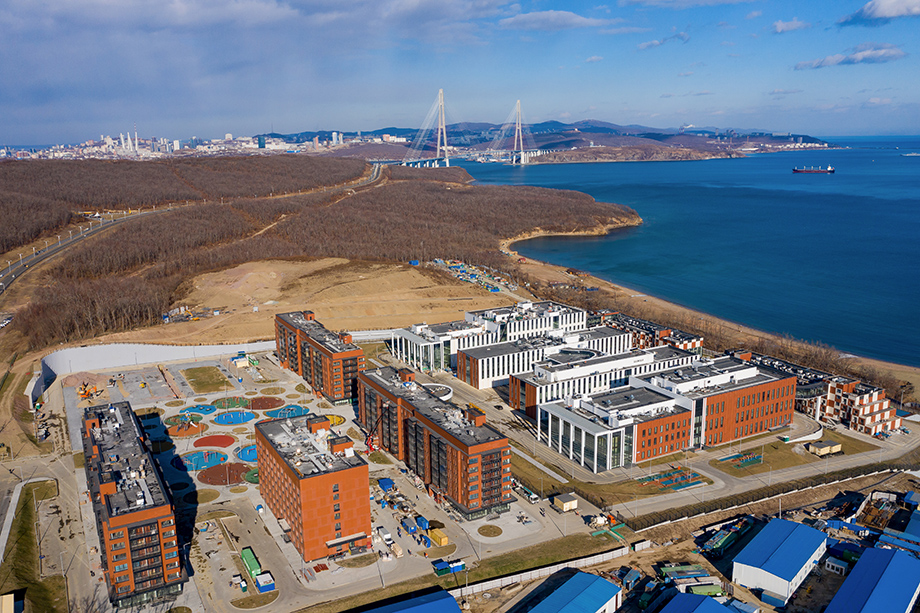 Рельеф Владивостока позволяет формировать комфортную городскую среду.