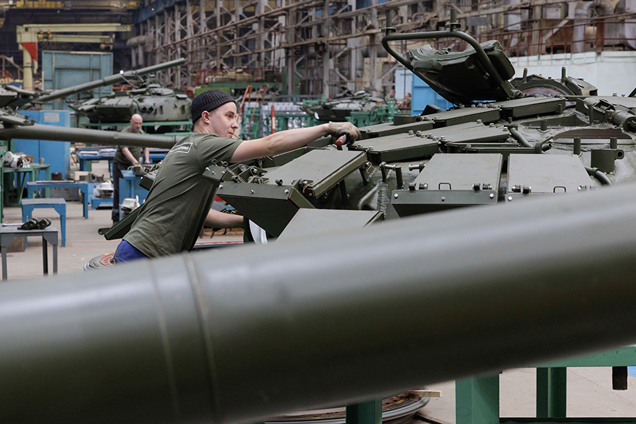 Оборонно-промышленный комплекс делает значительный вклад в экономику России.