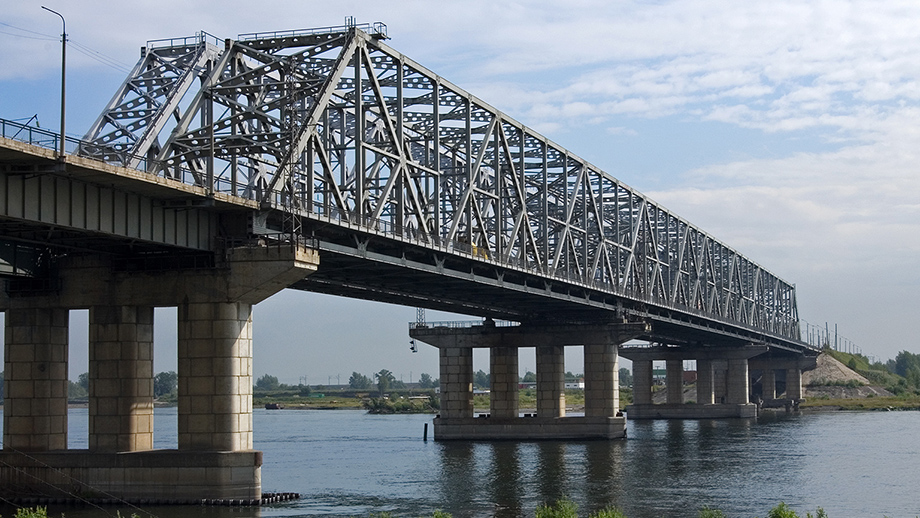 Мост расположен на участке «Красноярск-Восточный» – «Красноярск-Северный».