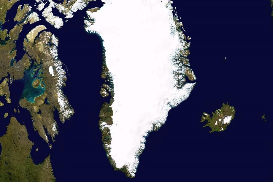 Ледники Гренландии содержат столько воды, что при таянии её высвобождение способно поднять уровень моря минимум на шесть метров.