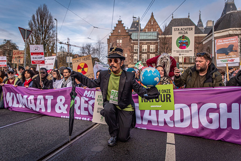 Протест, посвящённый борьбе с изменением климата, в Амстердаме.