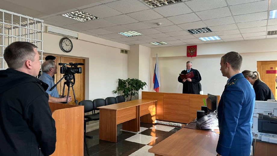 Директор новосибирской турфирмы «Экстрим тайм» Андрей Степанов получил четыре года колонии за организацию похода на Ключевской вулкан в сентябре 2022 года.