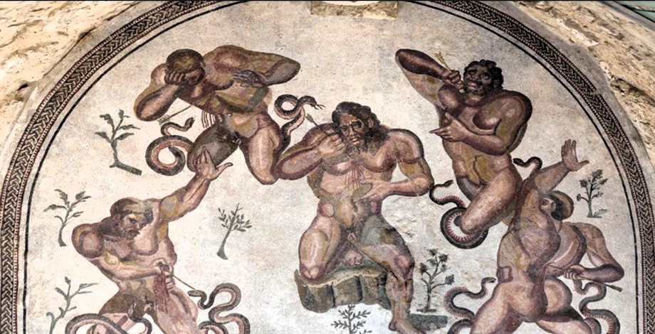 Фрагмент мозаики виллы Романа дель Казале на Сицилии, объекта Всемирного наследия ЮНЕСКО.