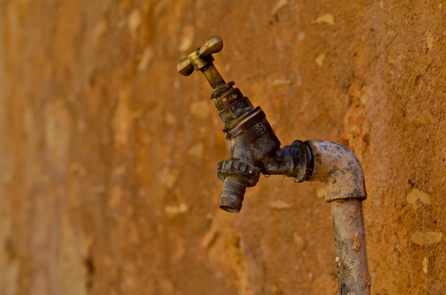 Жители Майотты имеют доступ к воде только на 18 часов каждые два дня.