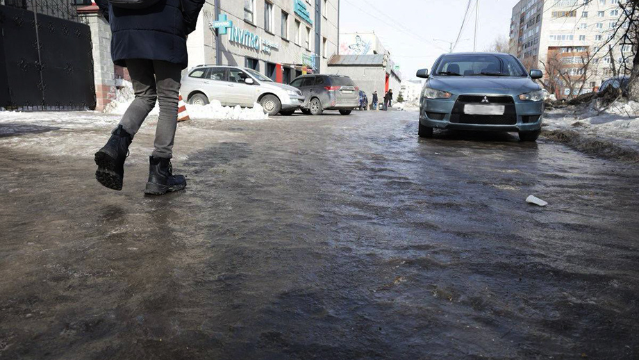 В Екатеринбурге из-за гололёда временно ограничен въезд на машинах в город.