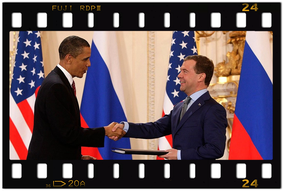 8 апреля 2010 года. Президент США Барак Обама и президент России Дмитрий Медведев после подписания договора СНВ-III в Пражском Граде.