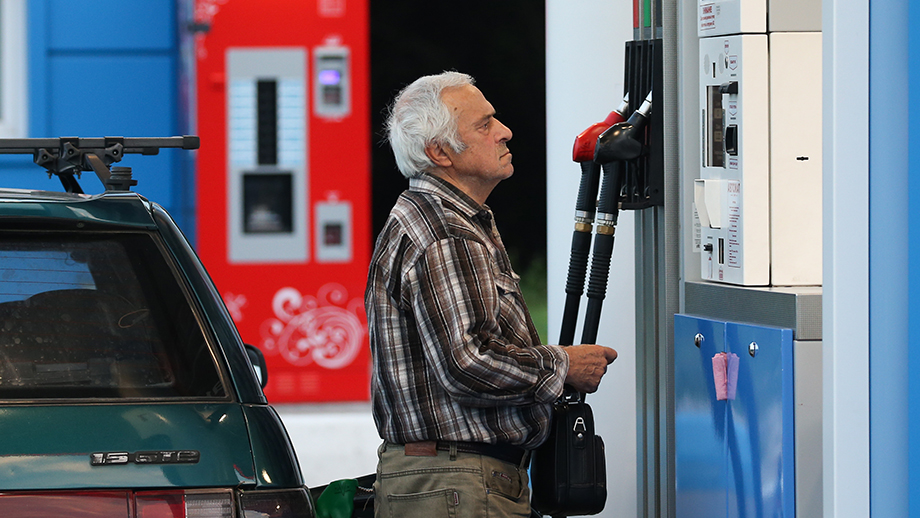 Заправки в России вернули скидки на бензин после падения оптовых цен на топливо.